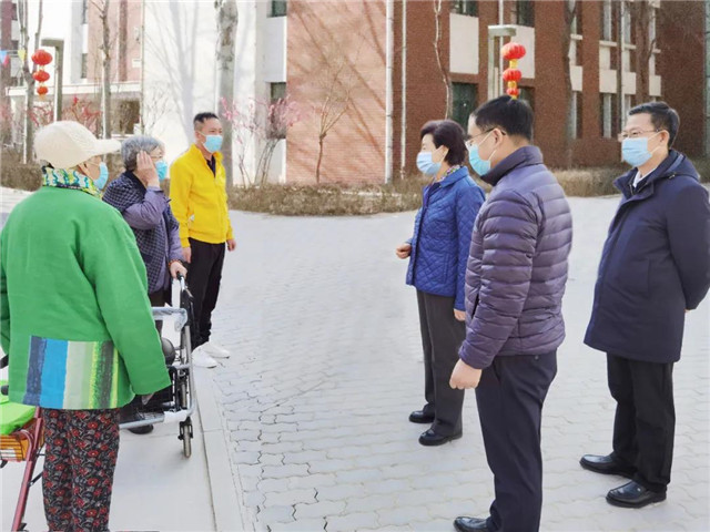 1614046497961427.jpg 咸輝(右三)與寧夏孝慈園長者親切交流_副本.jpg